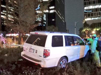 ¡Ni una semana! Camioneta se sube a la Glorieta del Ahuehuete en Reforma