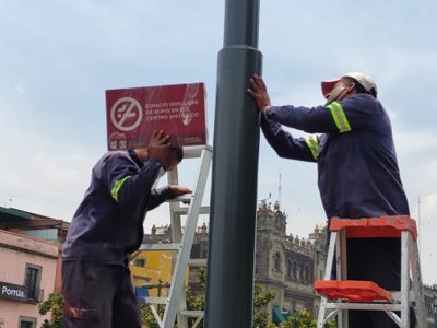 FOTOS Colocan letreros de "no fumar" en el Centro Histórico