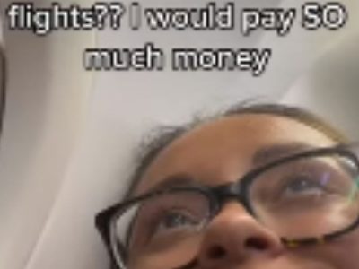 VIDEO Tunden a mujer en redes por quejarse de niño en vuelo; pide vuelos solo para adultos
