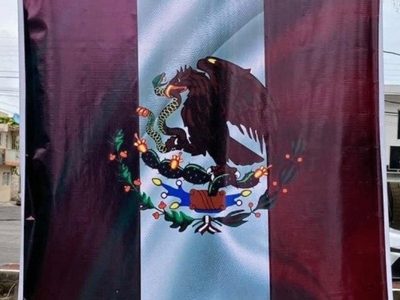 Gobierno de Nayarit pone color de Morena en la Bandera de México