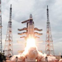 India aterriza con éxito en el polo sur de la luna, un territorio nunca explorado