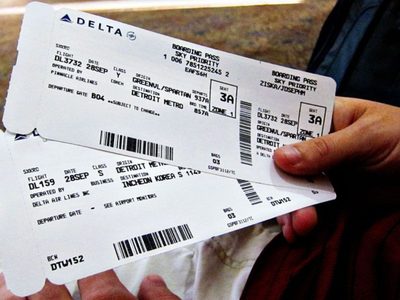 Así puedes comprar boletos de avión con 15% de descuento con la tarjeta Inapam