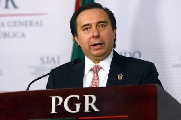 Mientras no exista una sentencia definitiva en contra del ex director de la Agencia de Investigación Criminal (AIC) en el cao Ayotzinapa autoridades del Gobierno Federal deberán abstenerse de lanzar comentarios informales contra el exfuncionario