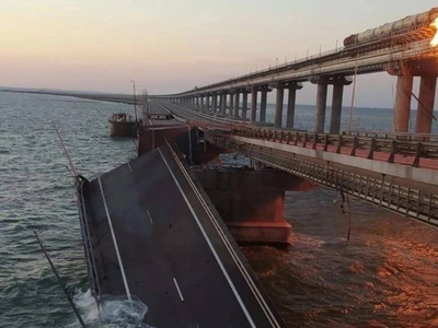 Puente que une a Crimea con Rusia explota