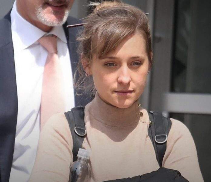 La actriz se declaró culpable de los cargos de haber manipulado a mujeres para convertirse en esclavas sexuales de Keith Raniere, líder de la secta NXIVM