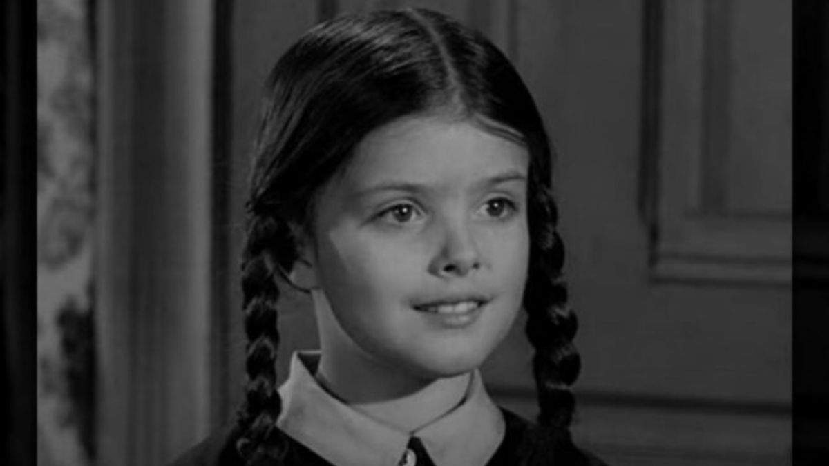 La actriz Lisa Loring recordada por dar vida a Wednesday (Merlina) en la serie de televisión “Los Locos Addams” murió víctima de un derrame cerebral masivo