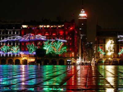 FOTOS Prenden luces del Zócalo CDMX por 202 años de la Independencia