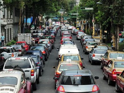 Evita el corralón y muévete con este Hoy No Circula