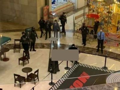 Mujer muere tras caer en centro comercial de CDMX