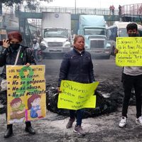 Padres bloquean avenida López Portillo para exigir justicia por violación de niños