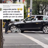 VIDEO Con todo y 'araña', hombre ebrio mueve su auto en CDMX