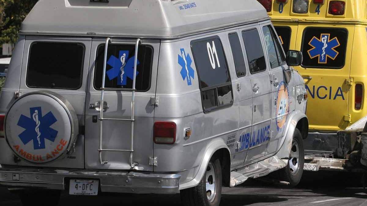 Gobierno va contra hospitales por apoyar ambulancias falsas "patito". Foto: Excélsior