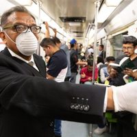 COVID Lunes 8 de agosto: Menos de 100 mil personas están enfermas