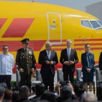 AMLO celebra la llegada del primer vuelo de carga de DHL al AIFA