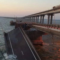 Puente que une a Crimea con Rusia explota