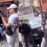 VIDEO Hombre dispara metralleta al cielo durante funeral en Iztapalapa