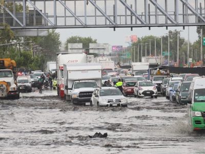 VIDEOS Lluvia provoca inundaciones en Circuito Interior y Aeropuerto CDMX