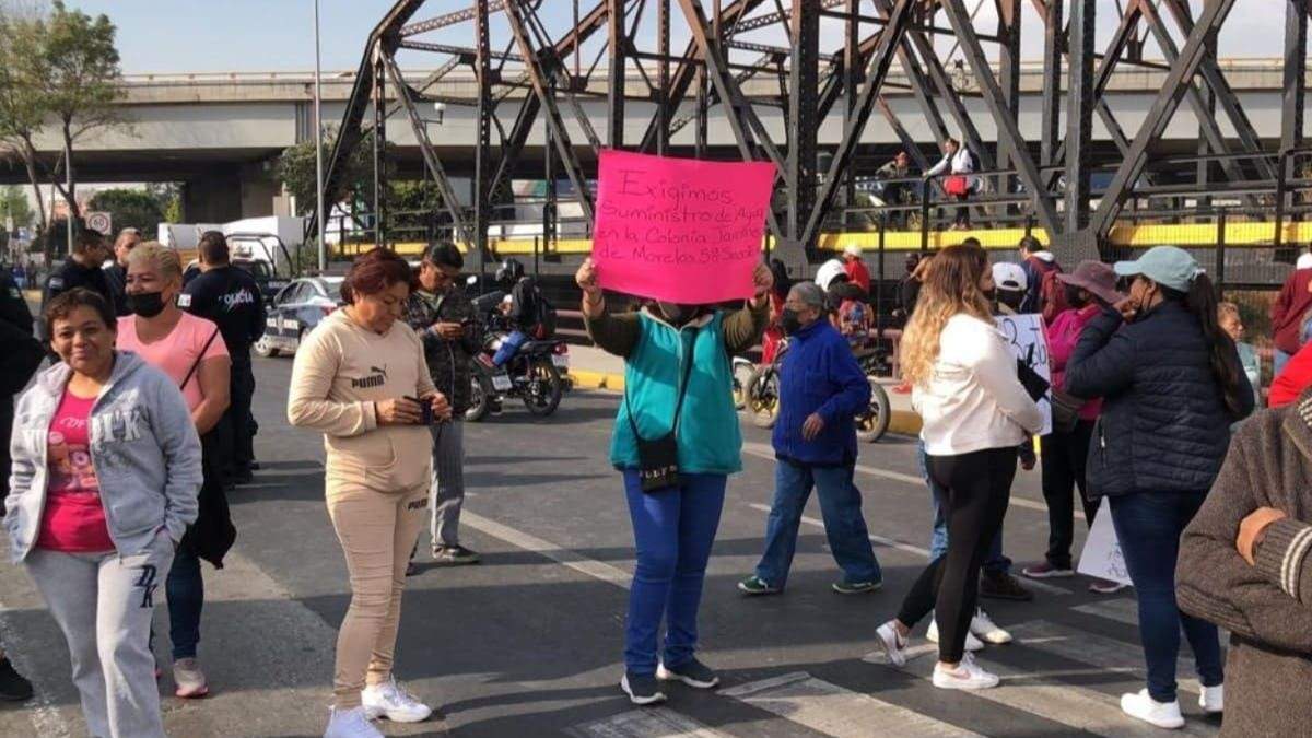 Bloquean en Ecatepec por falta de agua