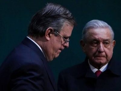 AMLO se niega a hablar del juicio de Marcelo Ebrard contra Morena