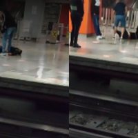 VIDEO: Estos son amigos de verdad llevando a su amigo ebrio en Metro de la CDMX