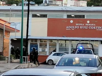 En Xalapa MATARON a profesora FRENTE a una PRIMARIA