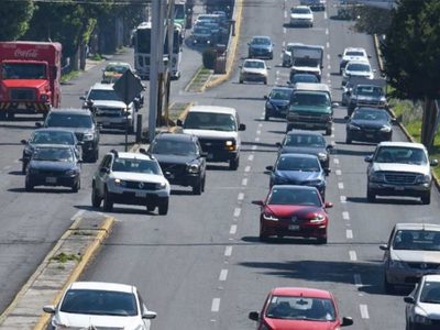 ¿Qué autos deben respetar el Hoy No Circula de este viernes?