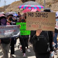 Marchan universitarios para repudiar la represión en contra de sus compañeros del IDA