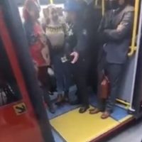 VIDEO: Policías son golpeados por Borrachas del METROBÚS
