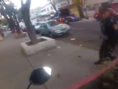 Los buenos somos más: Motociclista ayuda a policía a perseguir a un ladrón