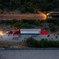 Conductor de tráiler acusado de tráfico de personas finge ser sobreviviente