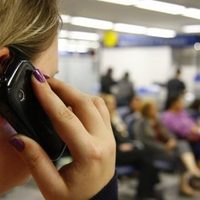 Reviven en redes fake news sobre multa en bancos por usar celular