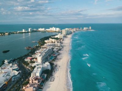 La cantidad de turistas que llegaron por avión a México supera en un 8.2% al año 2019