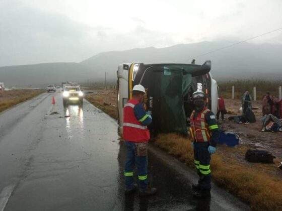 De acuerdo con la información esta mañana volcó un autobús en la carretera federal 54, Zacatecas-Saltillo, a la altura del municipio de Concepción del Oro