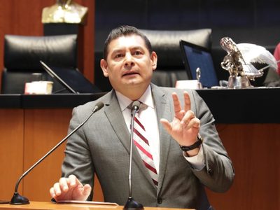 Alejandro Armenta vence a Ricardo Monreal y es elegido presidente del Senado
