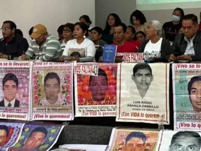 Ayotzinapa: Movimiento de los 43 marcharon para exigir reunión con AMLO