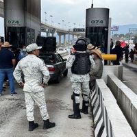 Maestros de Guerrero tomaron la caseta de Tlalpan por esta razón