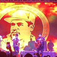 Proyectan imagen del Chapo Guzmán en concierto público de Culiacán Sinaloa