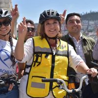 Llega Xóchitl Gálvez a su natal Hidalgo y recorre Pachuca con la ciudadanía
