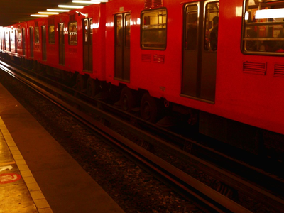 ¿Por qué el Metro es naranja? ¡aquí te lo contamos!