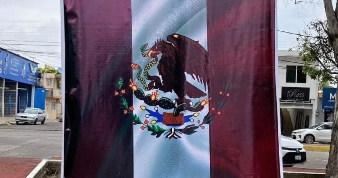 Gobierno de Nayarit pone color de Morena en la Bandera de México.  Foto: Especial