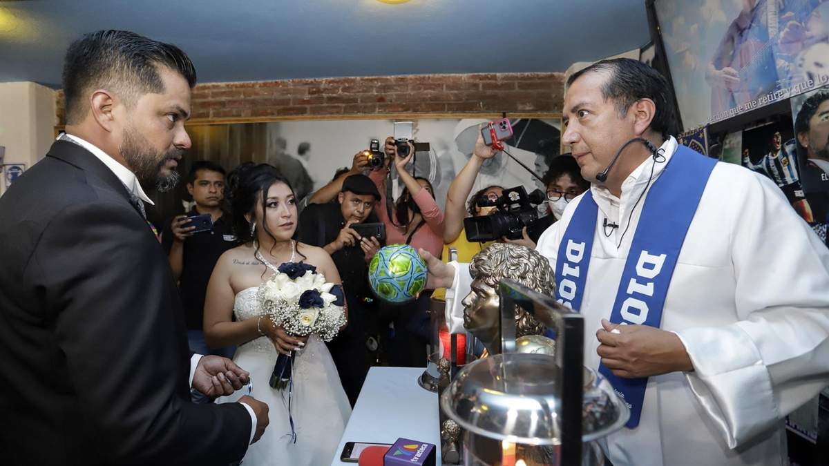 FOTOS Celebran primera boda en Iglesia de Maradona en Cholula Puebla. Foto: Especial