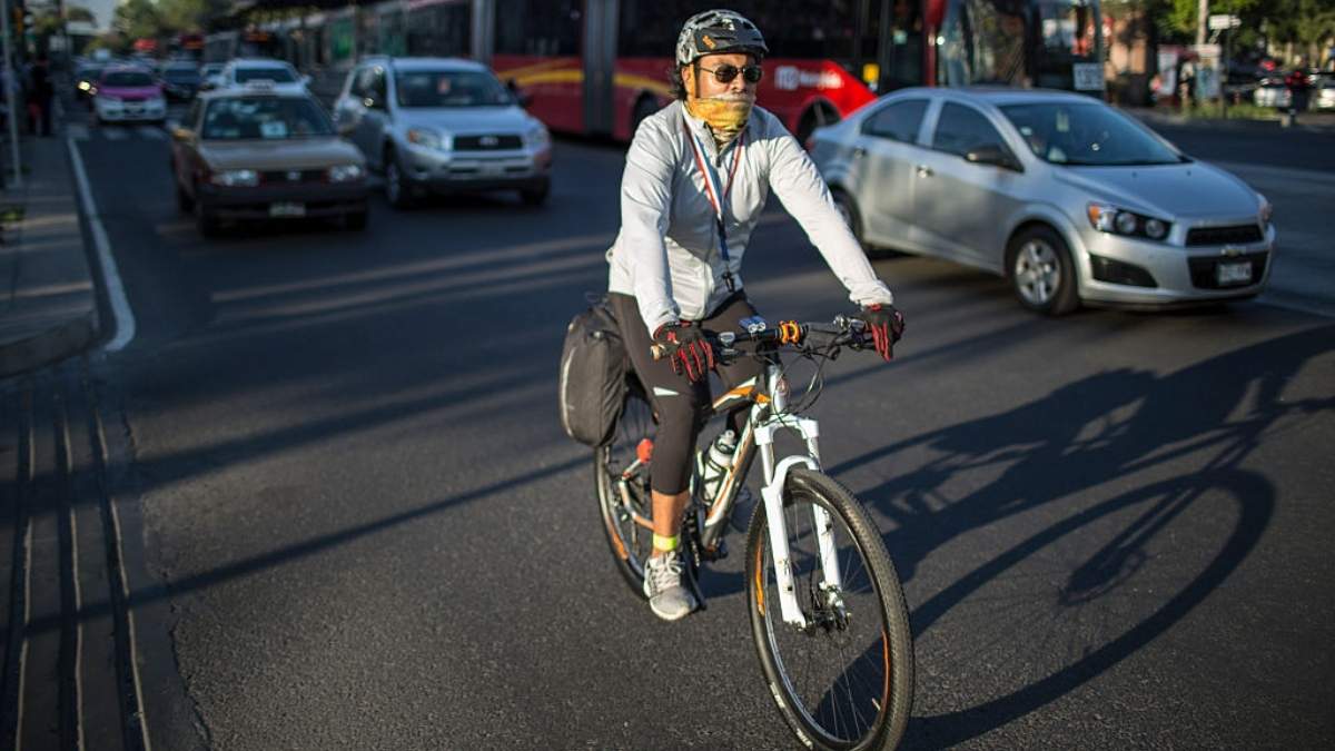 Ciclistas pueden ocupar carril completo según Reglamento de Tránsito CDMX.Getty Images