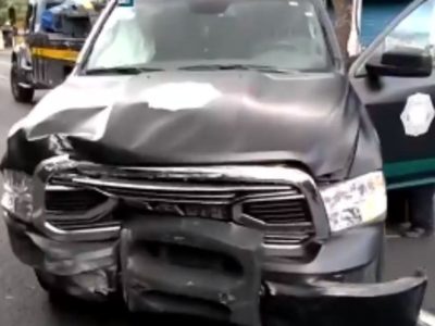 Esta patrulla impactó contra un auto en Tlalpan y policías evaden responsabilidad