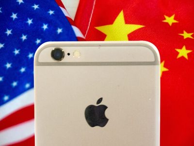 Biden minimizó la prohibición de teléfonos Apple a funcionarios del Gobierno de China