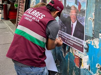 Captan a empleados de Gobierno CDMX promoviendo marcha de AMLO