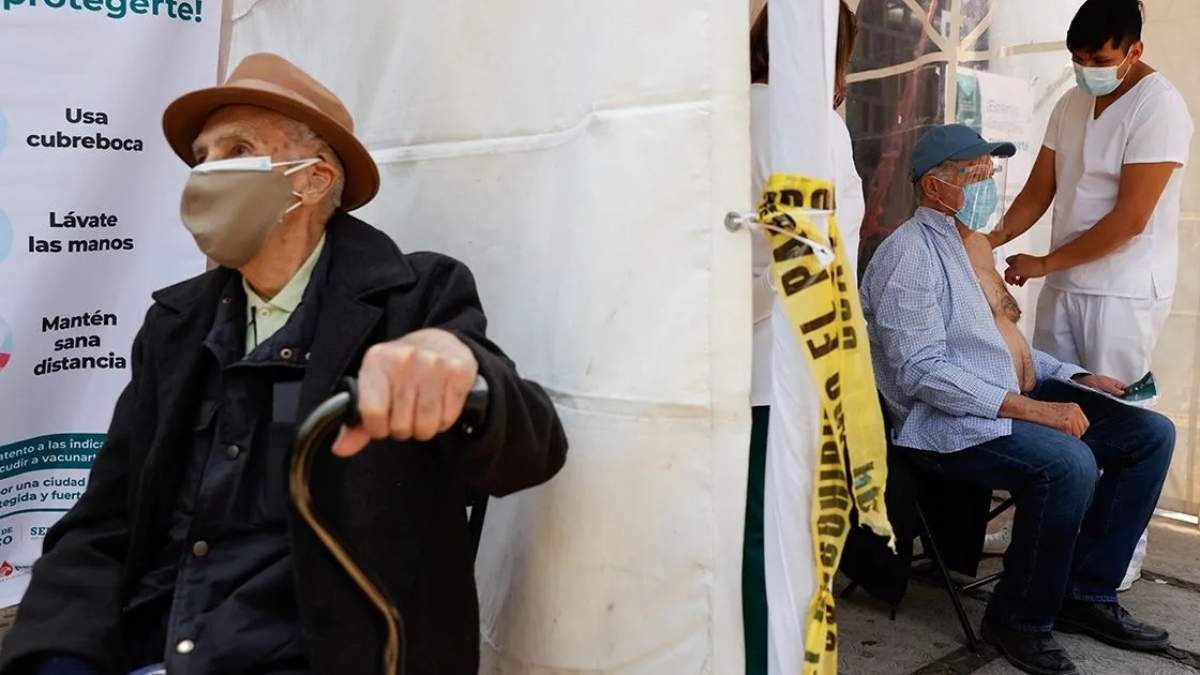 7 de cada 10 muertos por Covid no recibieron vacunas. Foto: El Economista