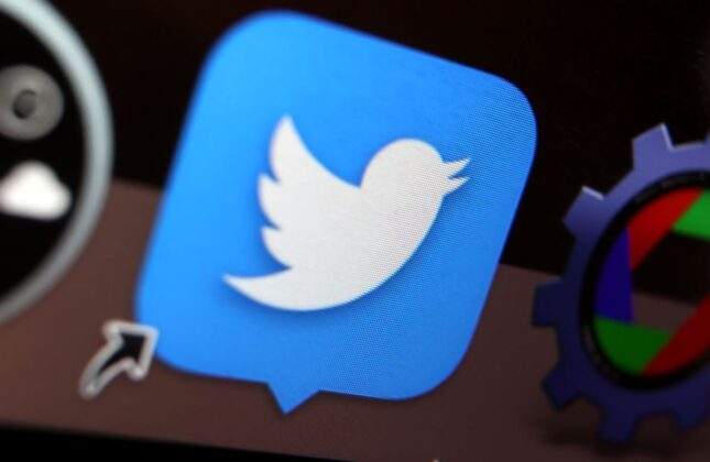 Tras las fallas en Twitter y las quejas de miles de usuarios, el dueño de la red social explicó que ha puesto “límites temporales”.