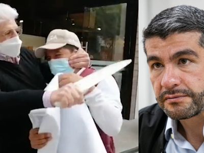 VIDEO Padre de alcalde de Miguel Hidalgo ataca con cuchillo a servidor público