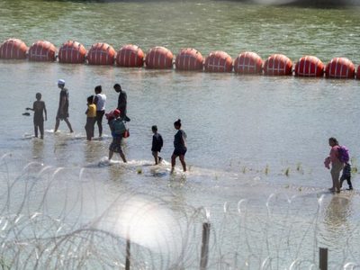 AMLO agradece a Biden por denunciar boyas contra migrantes de Texas