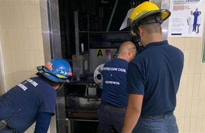 Siguen fallando elevadores del IMSS; quedan atrapadas siete personas en clínica de Monclova